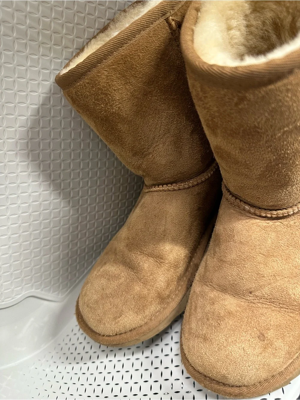Kids Size 4 Ugg Classic Short Boots